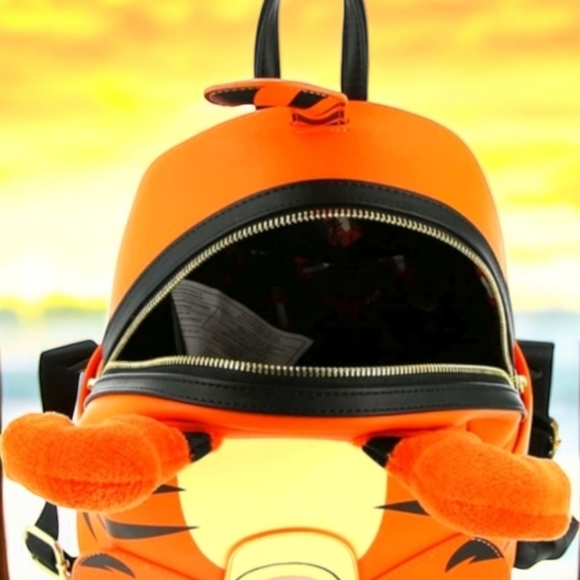 NWOT Loungefly Tigger Winnie the pooh mini backpack, Wallet, & DOORABLES CHARM! - Picture 8 of 17
